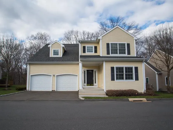 220 Maple Oak Dr, Stratford, CT 06614