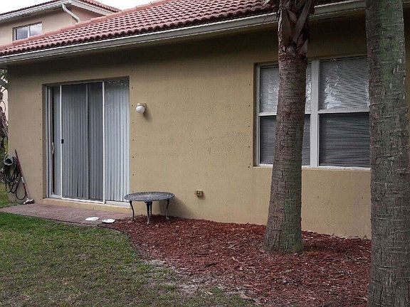 3rd image of 984 NW Leonardo Cir