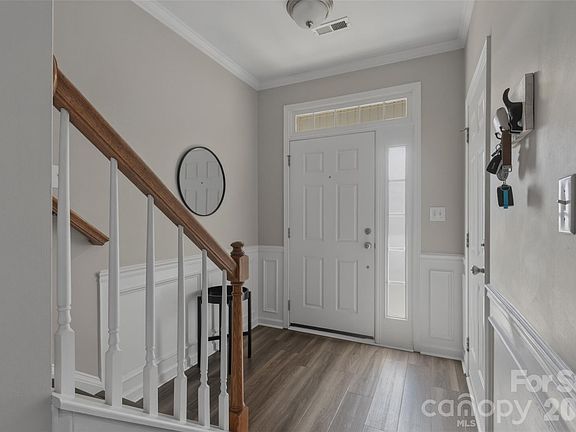 5th image of 349 Rose Garden Ct