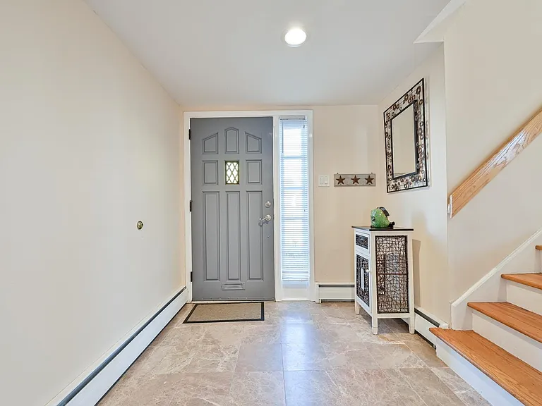 100 N Argyle Ave — Photo 4