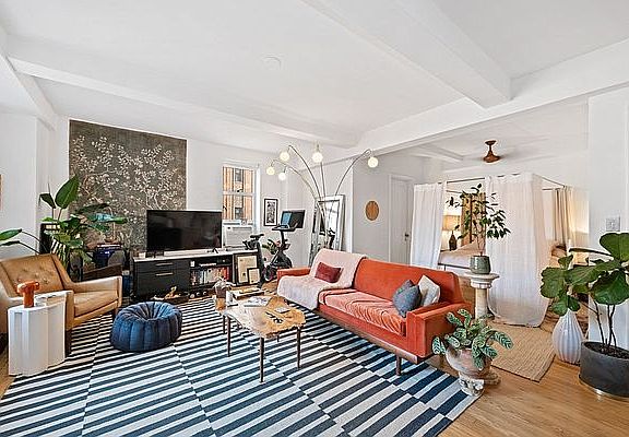 4th image of 405 W 23rd St APT 15A
