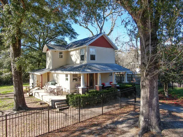 210 Michigan St, Defuniak Springs, FL 32435
