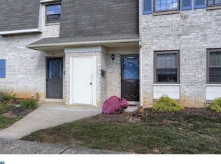 98 Valleybrook Dr, Lancaster, PA 17601