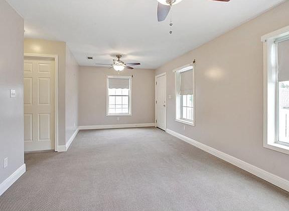 4th image of 5400 Hawthorne Pl