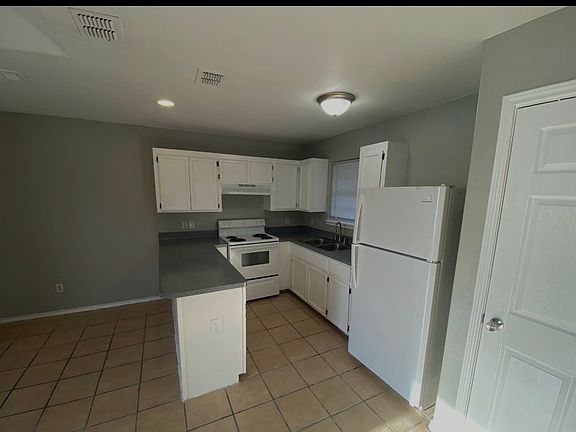3rd image of 2405 Hibiscus Ave #9