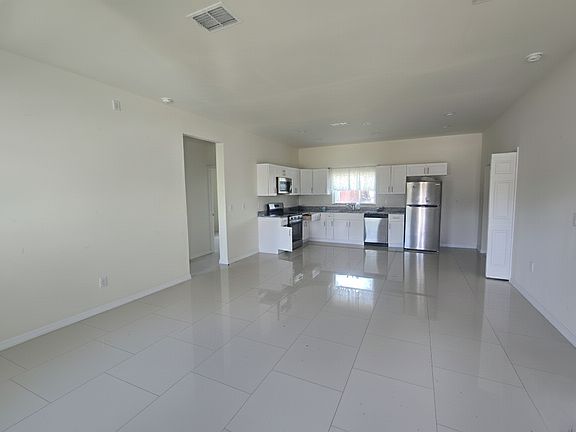 4th image of 322 Mangonia Ave