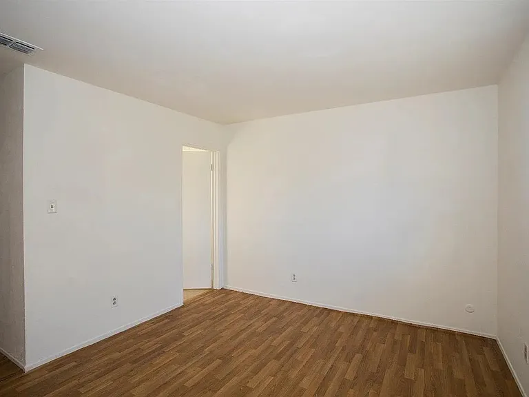 7512 Rubens Pkwy — Photo 6
