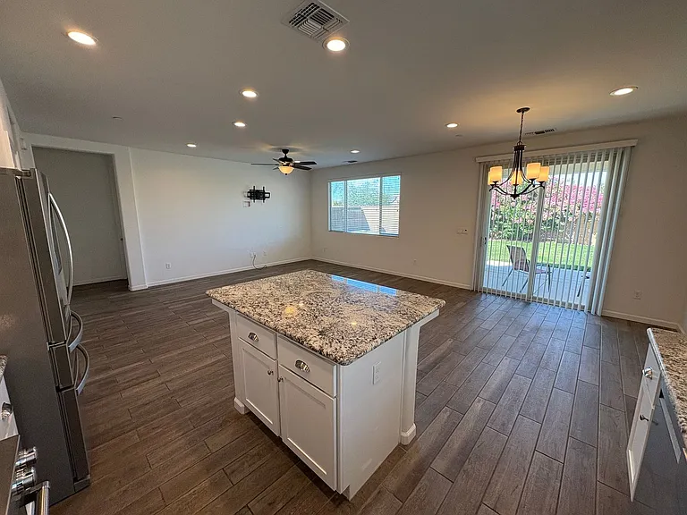 1620 W Porter Ave — Photo 26