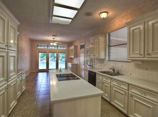 1914 Sandgate Falls Ct, Houston, TX 77062