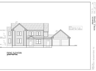 7 Saunders Rd, Lynnfield, MA 01940