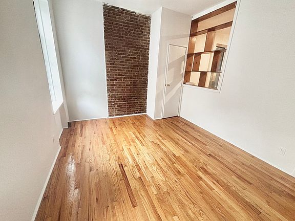 5th image of 224 Elizabeth St APT 13