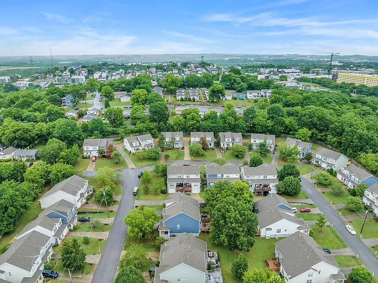 407 Normandy Cir — Photo 43
