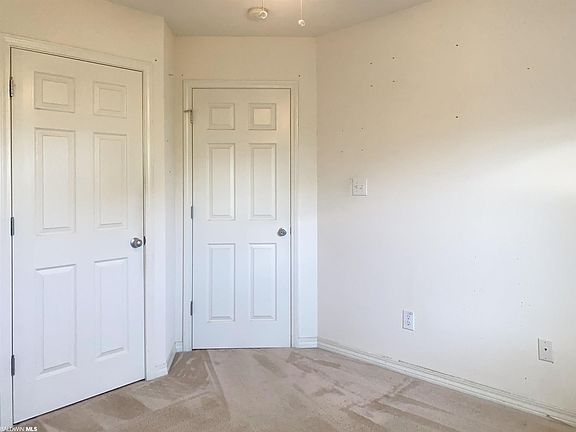 4th image of 325 Savannah Ln