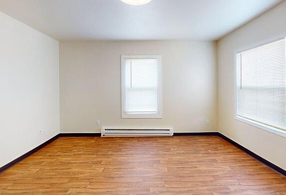 2nd image of 109 9th Ave NW APT 2
