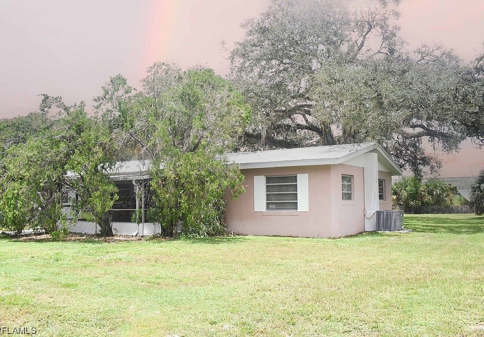 1st image of 1624 Daniels Dr