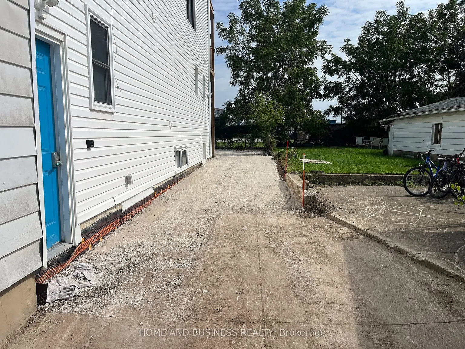 2 Patricia St — Photo 4