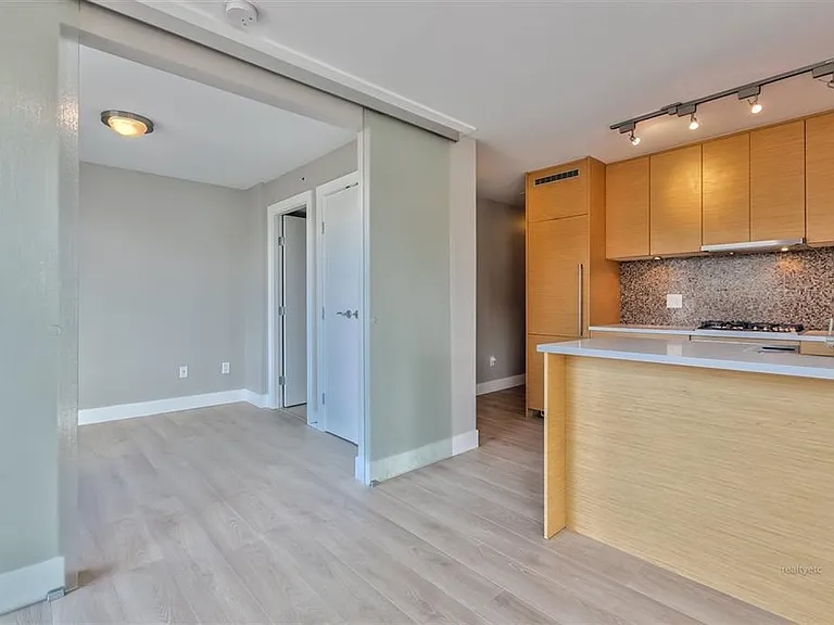 565 Smithe St #100X — Photo 3