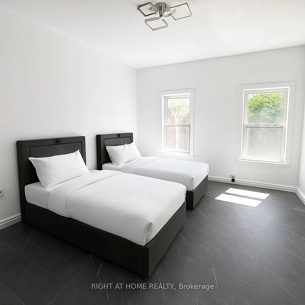 1 bed, $1,000 — Photo 1