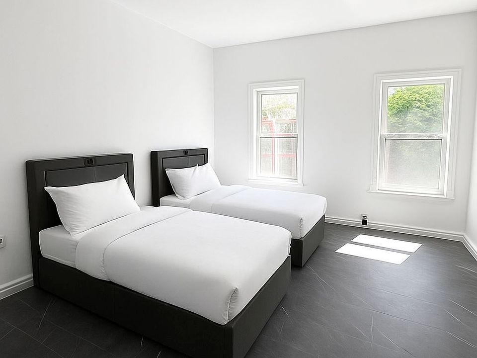 1st image of 207-198 Queen St W #200