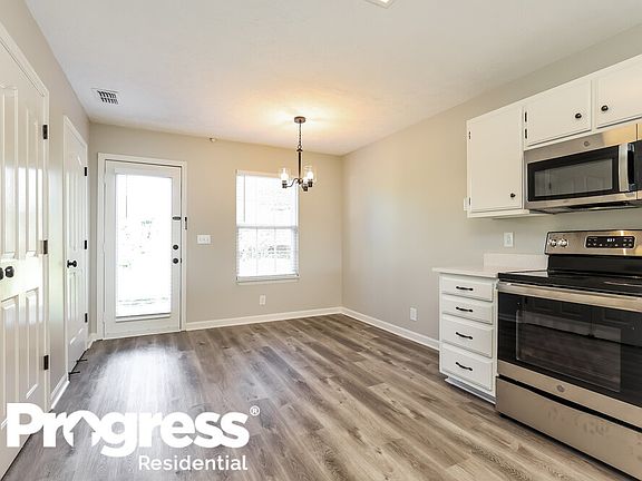 5th image of 3056 Roscommon Dr