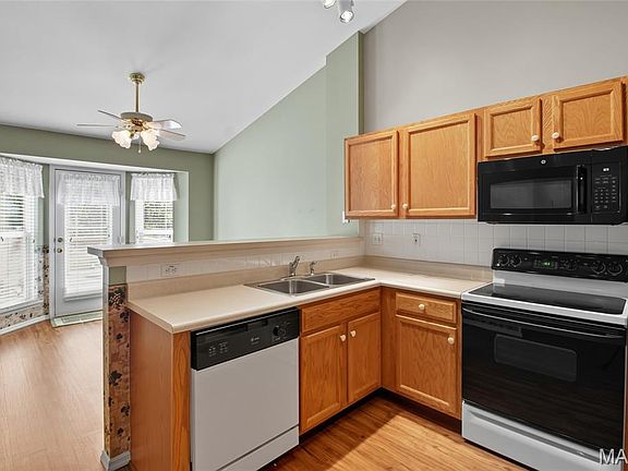 2nd image of 3262 Country Hollow Dr