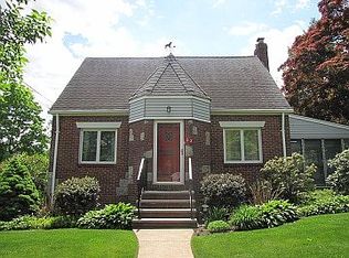 22 Dohrmann Ave, Teaneck, NJ 07666