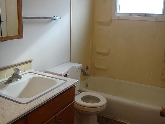 4th image of 4129 Holdrege St APT 2