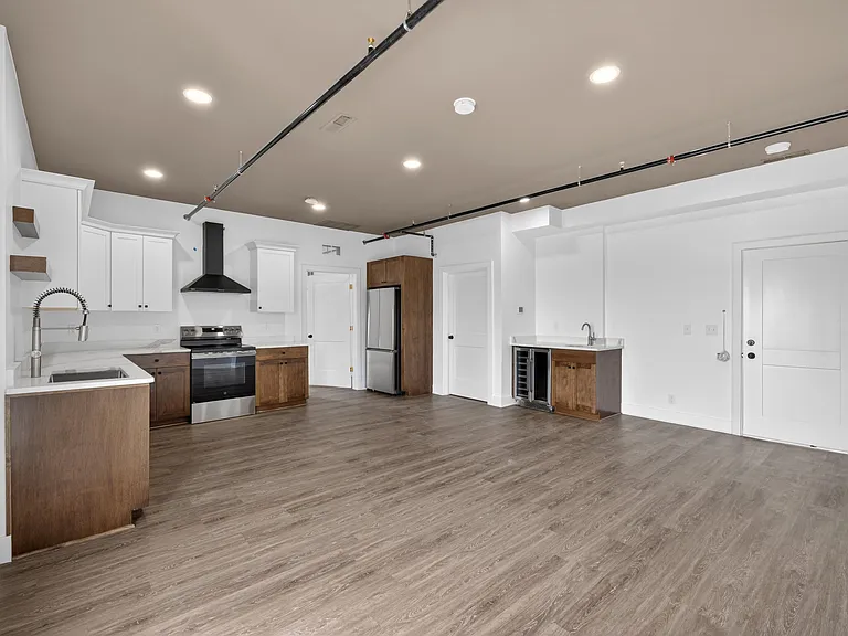 413 W Nine Mile Rd #B — Photo 12