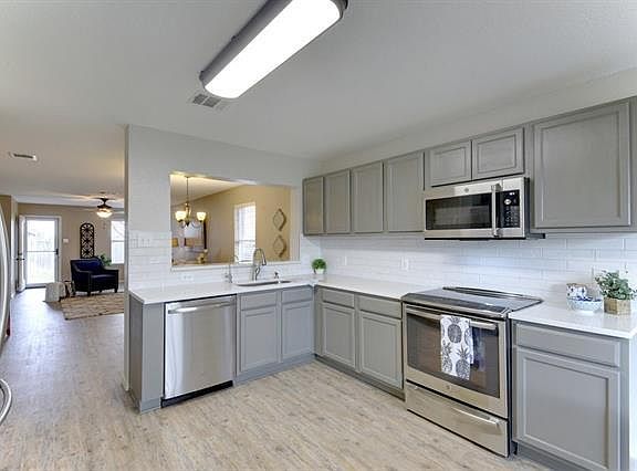 5th image of 909 Whitley Dr