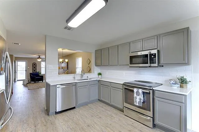 909 Whitley Dr — Photo 5