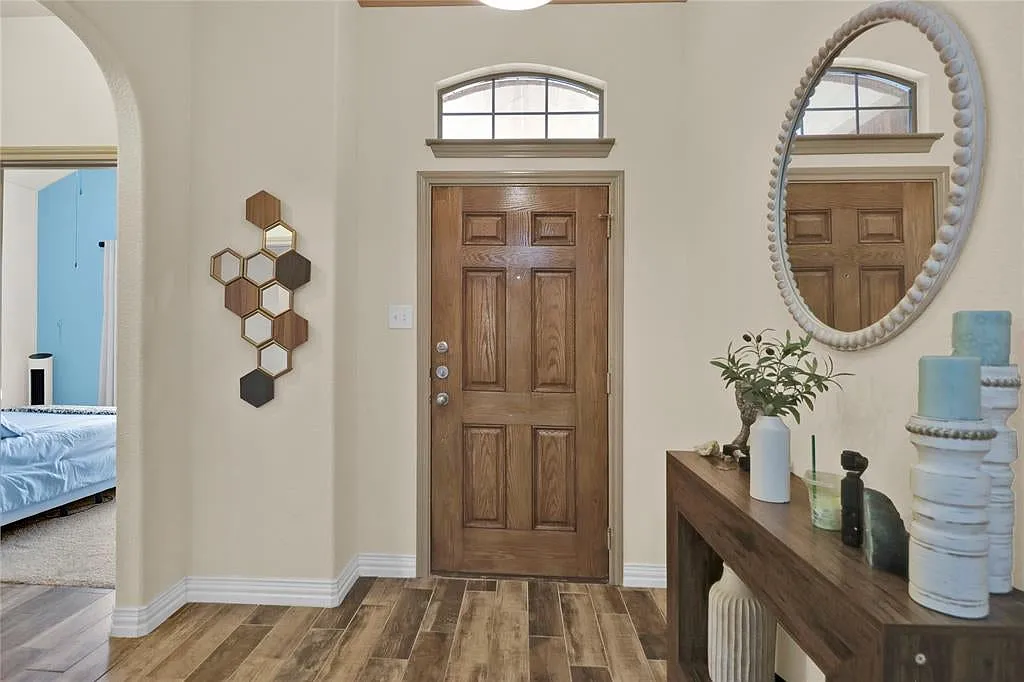 3 bed, 1740 sqft, $2,300 — Photo 3