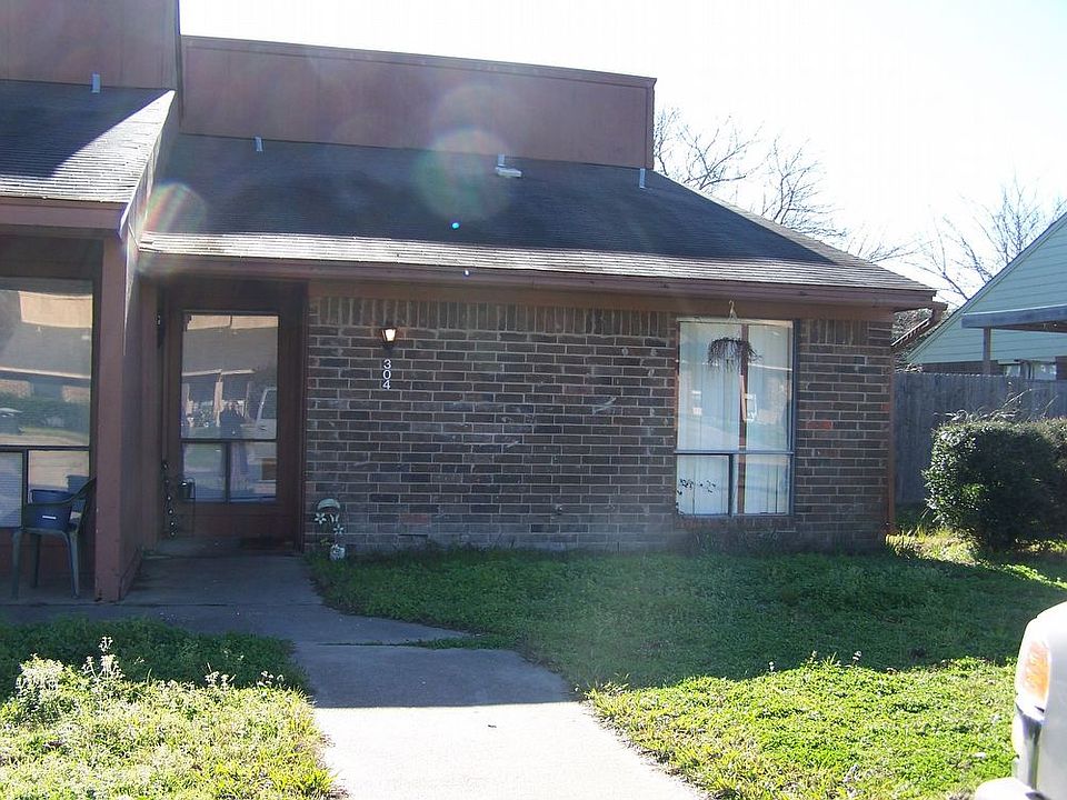 1st image of 304 Amherst Ct