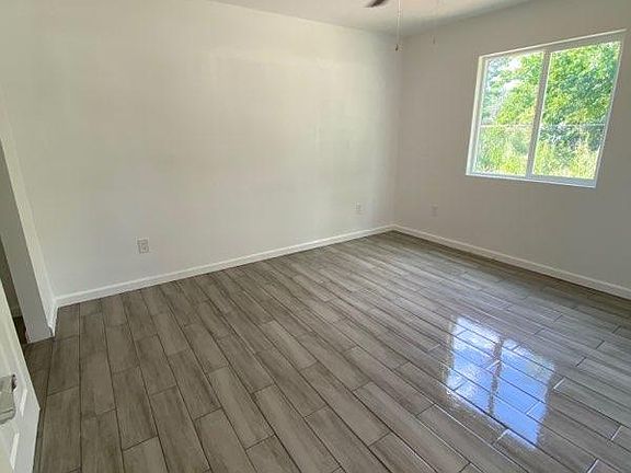 3rd image of 2536 W Morten Ave #B