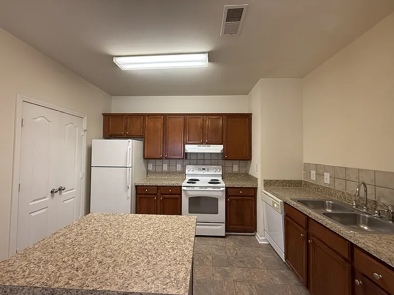 Wesley Kensington Apartments at Stonecrest — Photo 123