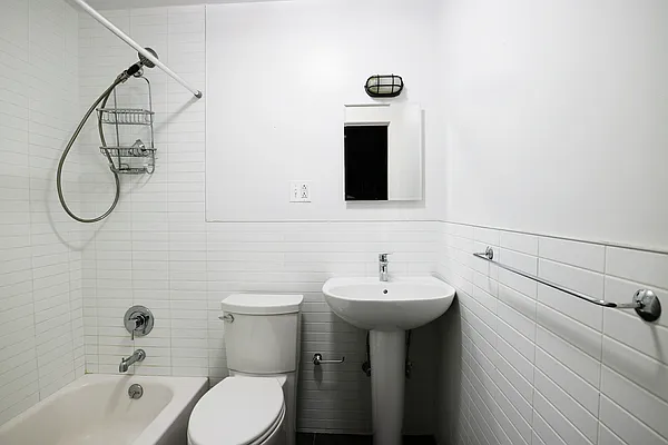 Rented by City Connections Realty | media 7