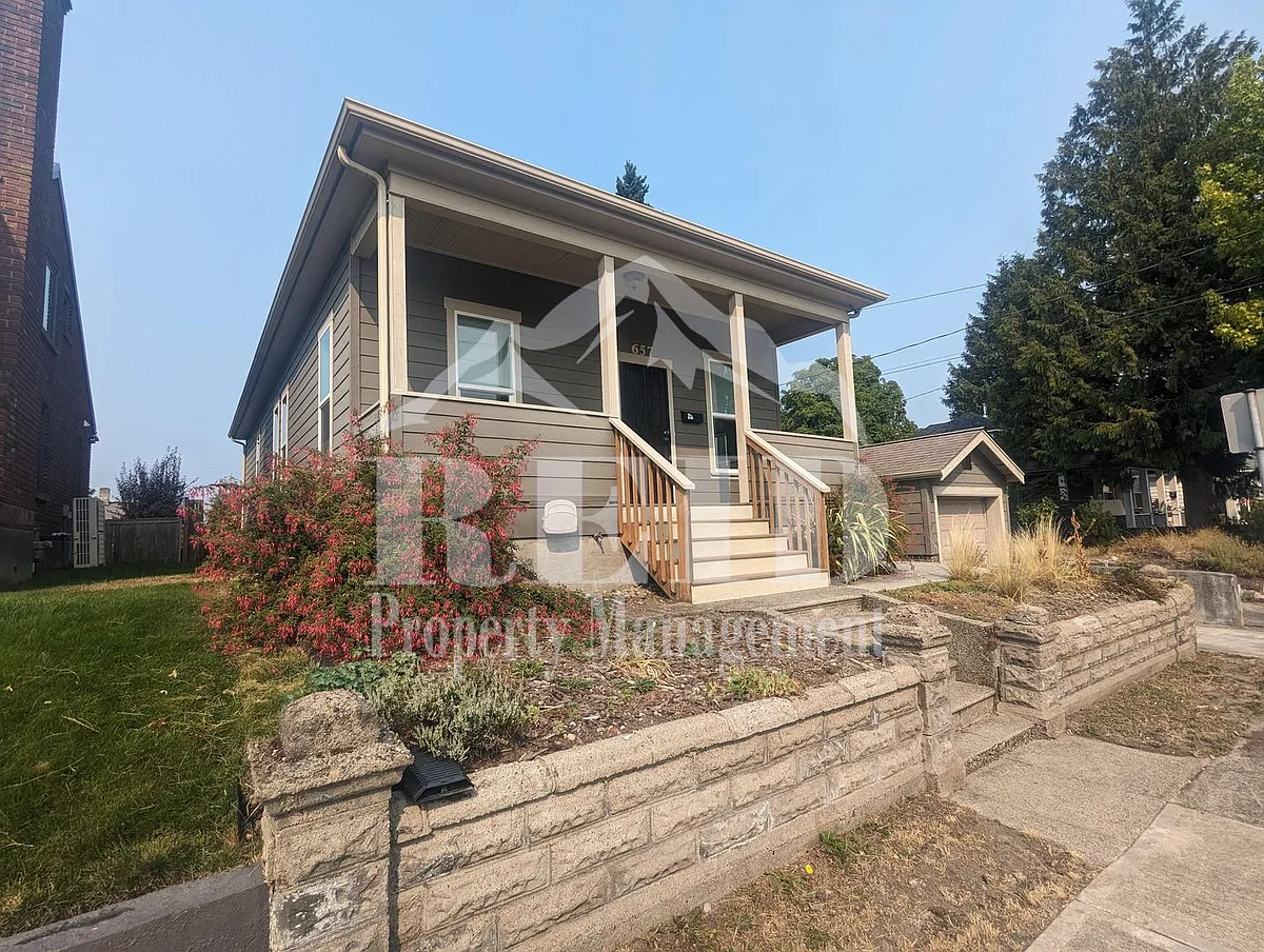 Building Photo - 657 Highland Ave