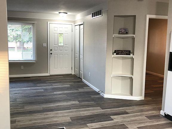 2nd image of 9463 Corinne St