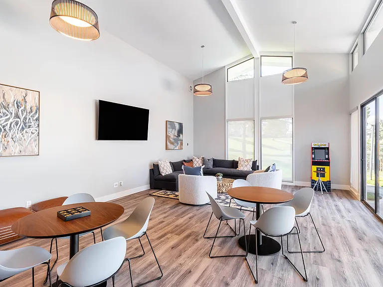 Chaparral Apartments — Photo 10