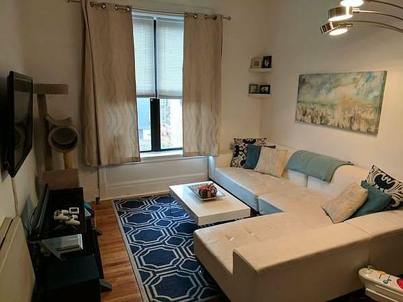 2nd image of 1909 N Lincoln Ave APT 3N