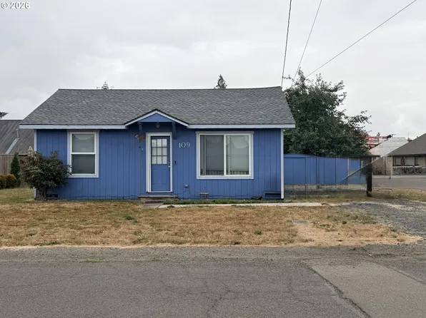 109 E 3rd St, Amity, OR 97101