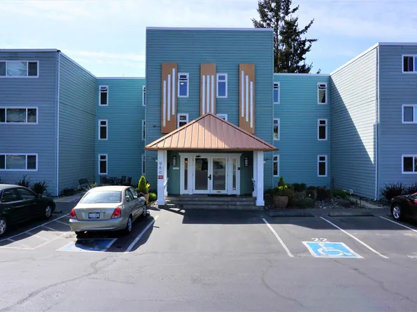 960 5th Ave S Unit 105, Edmonds, WA 98020
