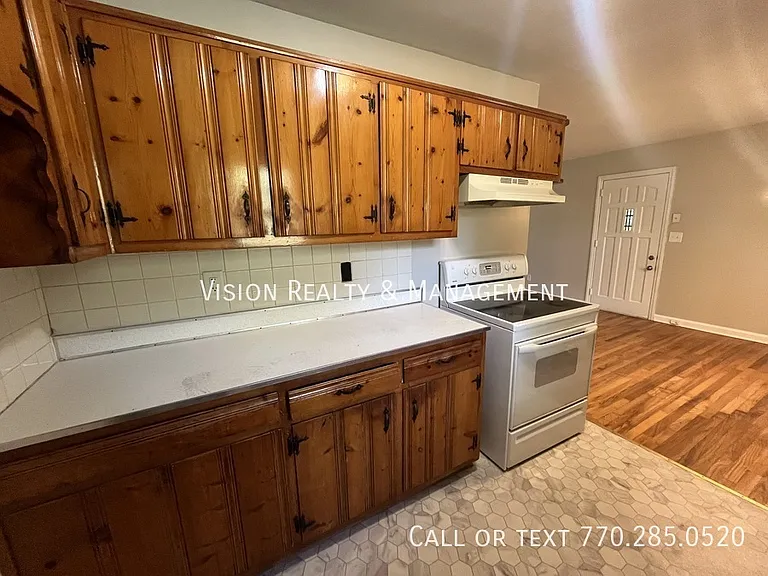 1148 Center St SW — Photo 11
