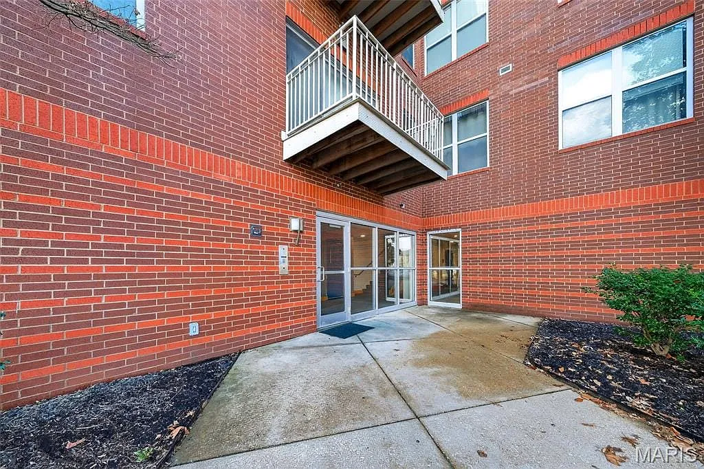 2 bed, 1.0 bath, 928 sqft, $1,395 — Photo 3