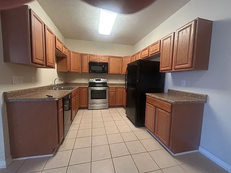2309 Argonne Ln — Photo 6
