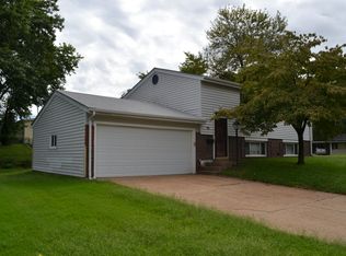 10 Waterford Dr, Florissant, MO 63033