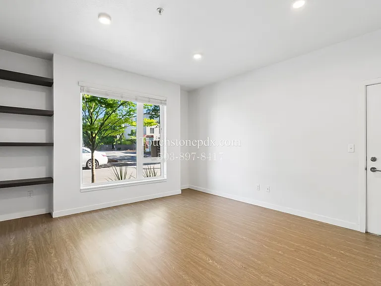 424 NE Jessup St #4 — Photo 9