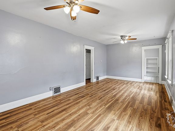 5th image of 430 S Myrtle Ave