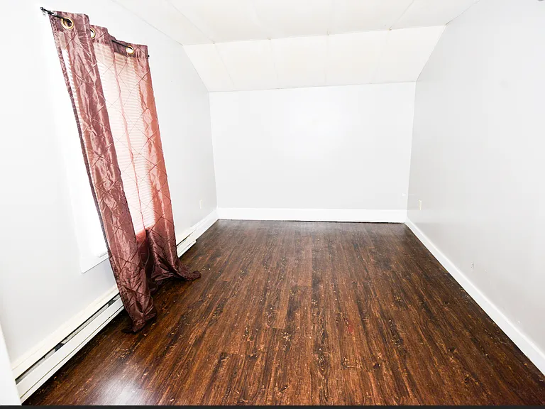 912 Roberts St — Photo 5