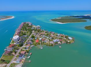 94 Dolphin Cir, Naples, FL 34113