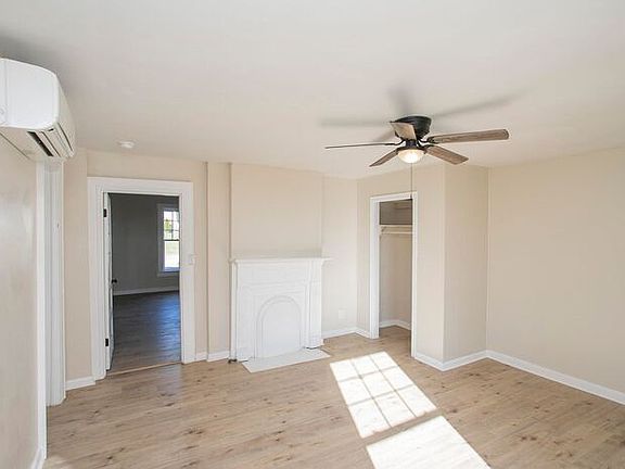4th image of 415 W 6th St APT 1W
